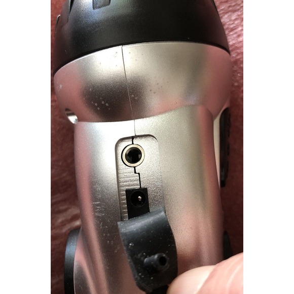 Ready America Emergency Power Station Flashlight Radio Siren Phone Charger - Picture 4 of 9